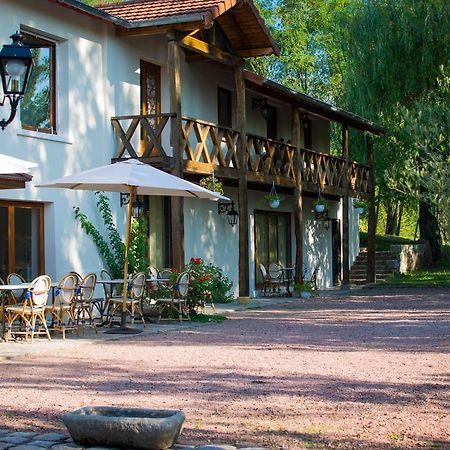 La Ferme Aux Biches Bed & Breakfast Commelle-Vernay Екстериор снимка