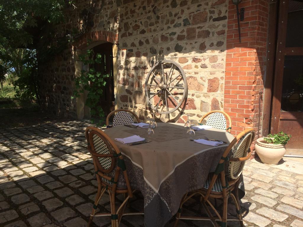 La Ferme Aux Biches Bed & Breakfast Commelle-Vernay Екстериор снимка