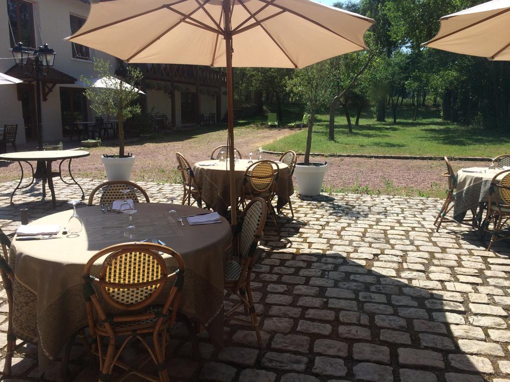 La Ferme Aux Biches Bed & Breakfast Commelle-Vernay Екстериор снимка