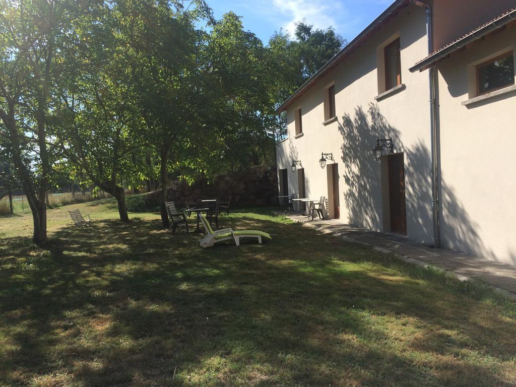 La Ferme Aux Biches Bed & Breakfast Commelle-Vernay Екстериор снимка